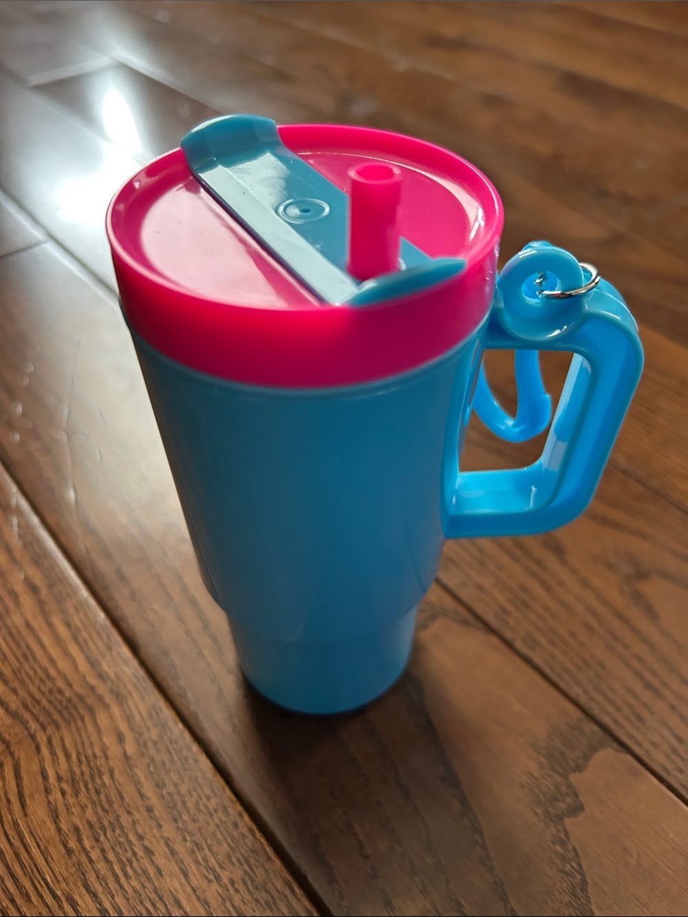 🔥 5/$25 - Bright Blue Travel Tumbler with Pink Lid and Straw keychain